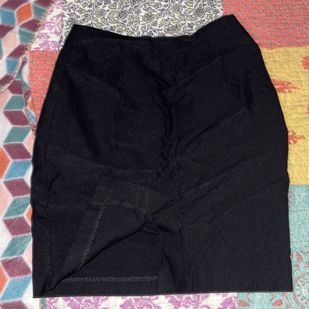 Worn it a couple times no stains or rips have no use for it anymore - Picture 2 of 3